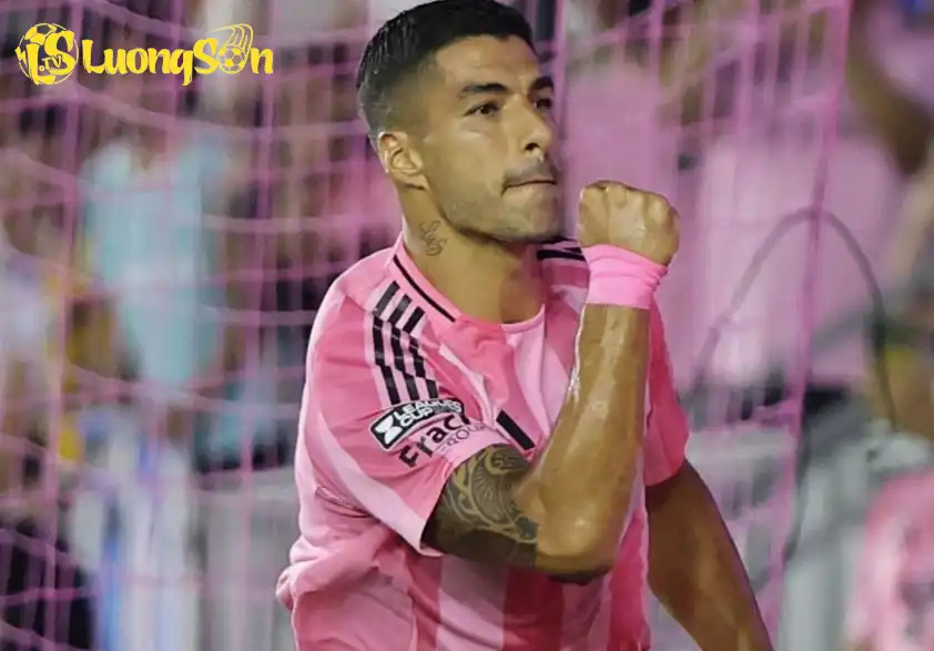 Luis Suarez lập cú đúp bàn thắng trên chấm penalty, đưa Inter Miami tiến vào bán kết Luis Suarez lập cú đúp bàn thắng trên chấm penalty, đưa Inter Miami tiến vào bán kết