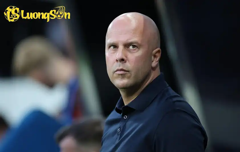 HLV Arne Slot không hài lòng với màn trình diễn của các học trò (ảnh: Gbnews). HLV Arne Slot không hài lòng với màn trình diễn của các học trò (ảnh: Gbnews).