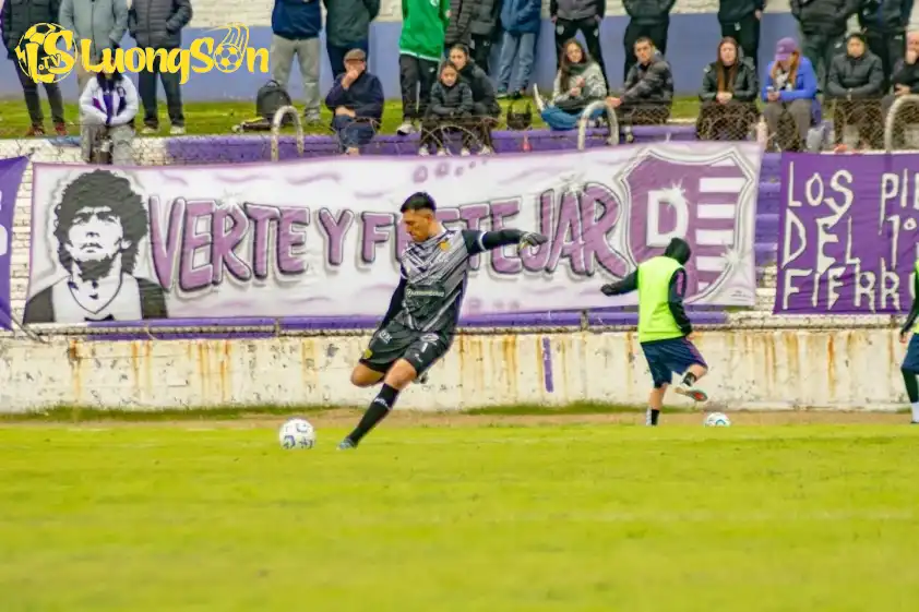 Chủ nhà mạnh hơn Chủ nhà mạnh hơn