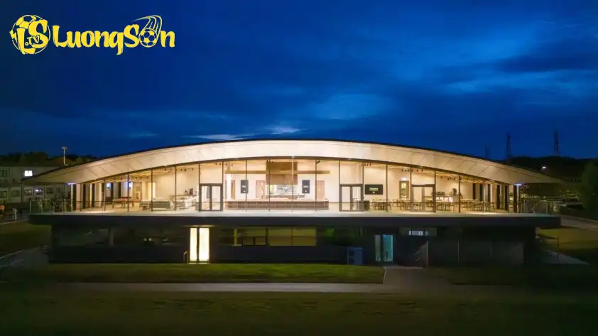 Trung tâm huấn luyện Carrington được cho là đã bị người lạ đột nhập (Ảnh: SkySports). Trung tâm huấn luyện Carrington được cho là đã bị người lạ đột nhập